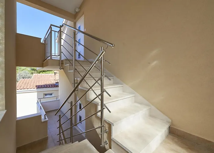 Διαμέρισμα With Parking Space Mavarstica - Ciovo - 17821 Τρογκίρ