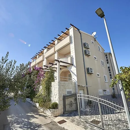 Apartment With Parking Space Mavarstica, Ciovo - 17821